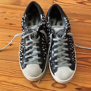 P448 John sz 39 black calf hair cowiena spotted sneaker